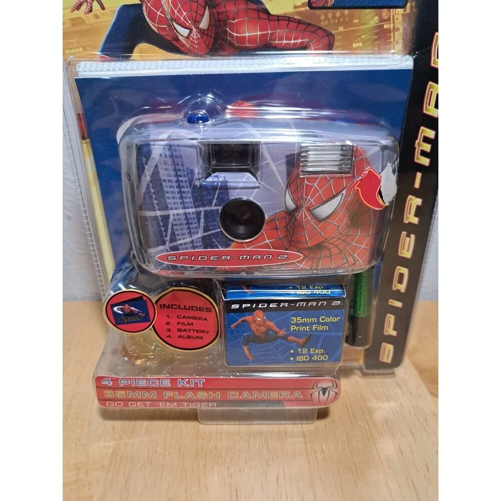 BRAND NEW SEALED 2004 SPIDER-MAN 2 4 Piece Kit 35mm Camera Built In Flash Film